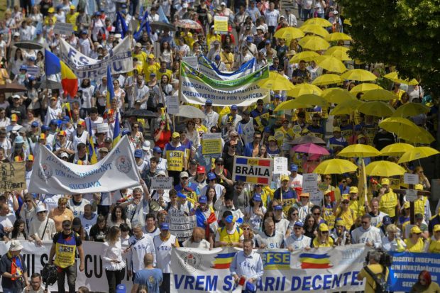 Peste 6.000 de profesori din Cluj intră în grevă japoneză și amenință că vor intra în grevă generală chiar la începutul anului școlar