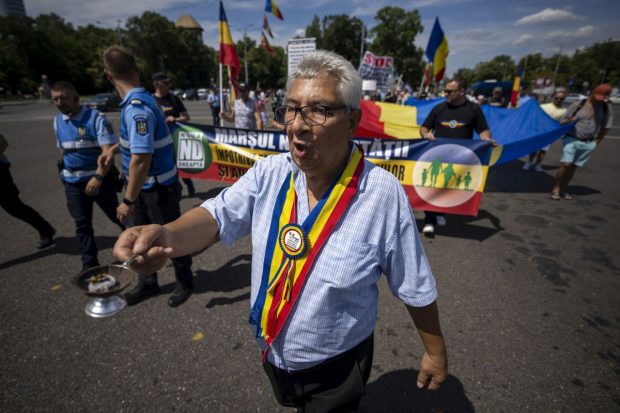 Un marș al „normalității”, cu Diana Șoșoacă în frunte, a avut loc în București. A început cu „Tatăl Nostru”, și s-au cântat imnuri religioase