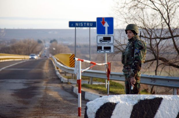 Rusia vrea să trimită 10.000 de soldați în Transnistria și să instaleze la Chișinău un guvern „prietenos”, scrie Financial Times