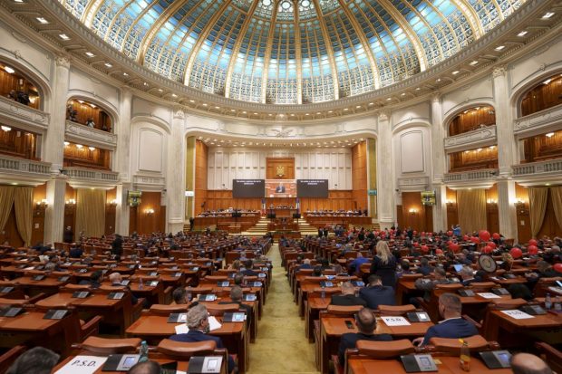 Parlamentarii partidelor extremiste AUR, POT și SOS acuză de „liberticid” legea care luptă cu antisemitismul