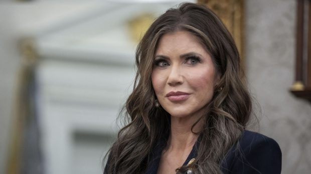 Kristi Noem, șefa operațiunilor de deportare în masă din administrația Trump, a ajuns la spital: „Se recuperează”