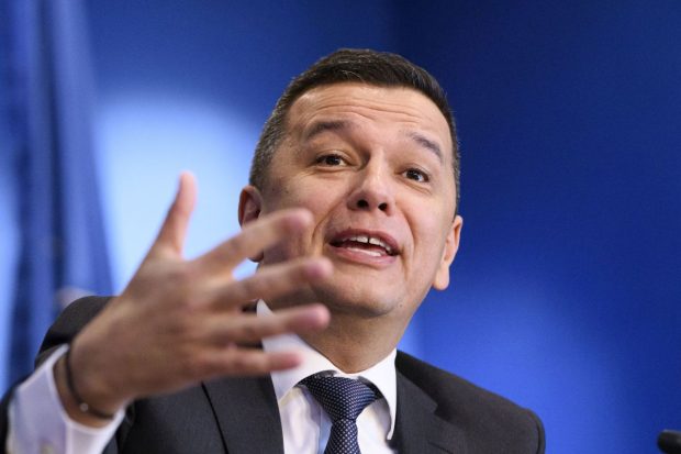 Sorin Grindeanu i-a transmis lui Dragoş Pîslaru „să citească mai bine” înainte să spună că anumite autostrăzi nu vor fi terminate
