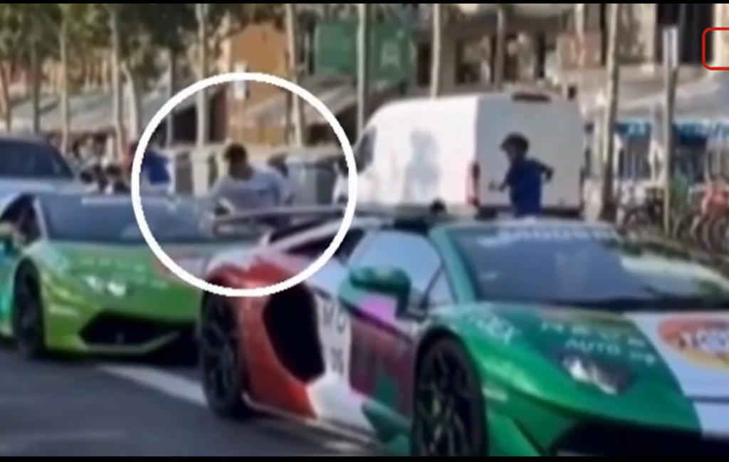 Șoferul unui Lamborghini a rămas fără ceasul de 50.000 de dolari, în timp ce aștepta la un semafor din Barcelona