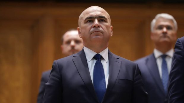 Ce sumă va economisi statul român dacă taie din bursele elevilor. Anunțul, făcut de premierul Bolojan