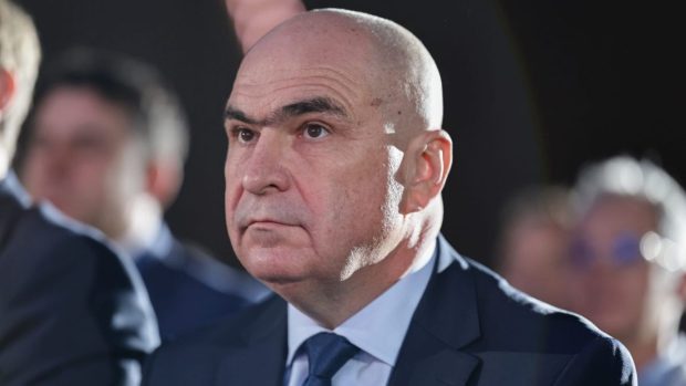Efectele „reformatorului” Bolojan: recesiune deplină (-2,5%) în 2025 și inflație de 10%