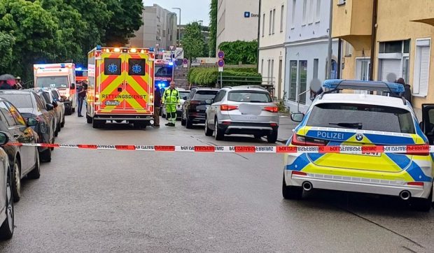O mașină a intrat în plin într-un grup de oameni în Germania. Printre răniți este și o fetiță de 5 ani
