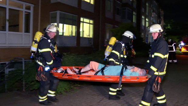 Bărbat de 72 de ani, bănuit că a provocat incendiul care a făcut 3 morți și 34 de răniți într-un spital din Hamburg