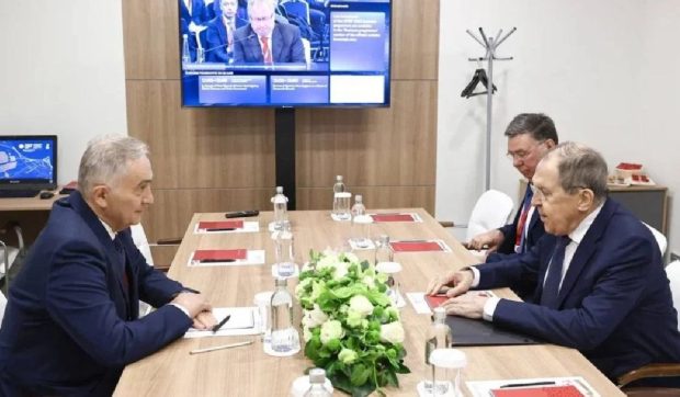 Ministerul Afacerilor Externe se distanțează de întâlnirea lui Comănescu cu Lavrov. „În cazul în care ar fi fost consultat, MAE nu ar fi încurajat perfectarea întrevederii cu ministrul de Externe Lavrov”