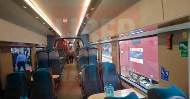 Leon, primul tren fabricat integral în România după 80 de ani, a ajuns în Gara de Nord. Cum arată interiorul acestuia