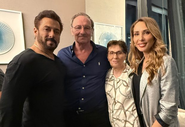 Imagine Stire Cum au apărut Iulia Vântur și Salman Khan la înmormântarea unui culturist celebru din India. S-a stins din viață la doar 42 de ani | 2review.ro