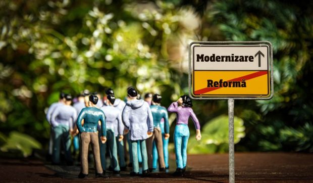 Jos reforma! Trăiască modernizarea României!