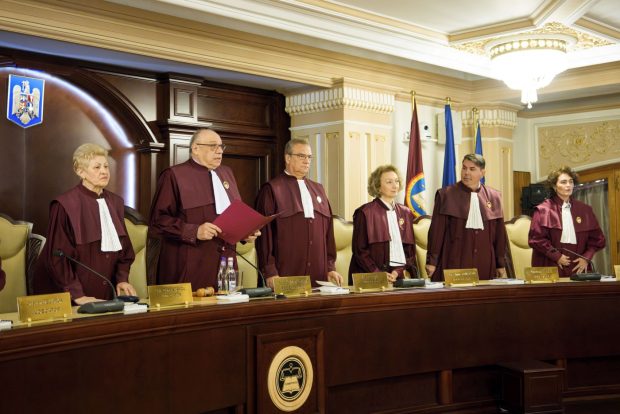 Democrația, în criză, încrederea în guvern s-a prăbușit. Anularea alegerilor, „cea mai mare traumă democratică” – Raport