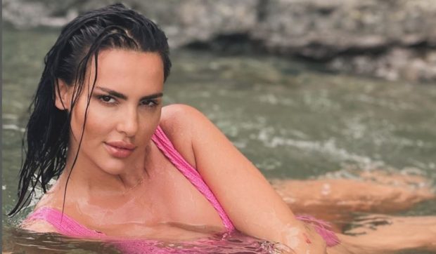 Imagini cu Lavinia Pîrva în costum de baie. Cum s-a pozat soția lui Ștefan Bănică