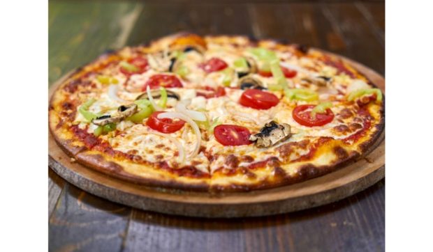 O persoană a comandat pizza la 112. Polițiștii din Craiova s-au prezentat fără mâncare, dar cu o amendă grasă