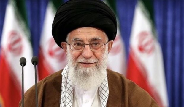 Ayatollahul Ali Khamenei doarme o jumătate de zi și se droghează în cealaltă, în loc să conducă Iranul, susține un cont de social media afiliat Mossad