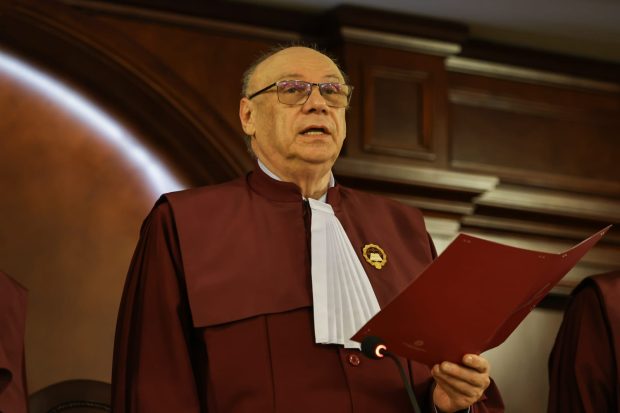 Peștele de la cap se împute. Două momente în care CCR și-a bătut joc de legi