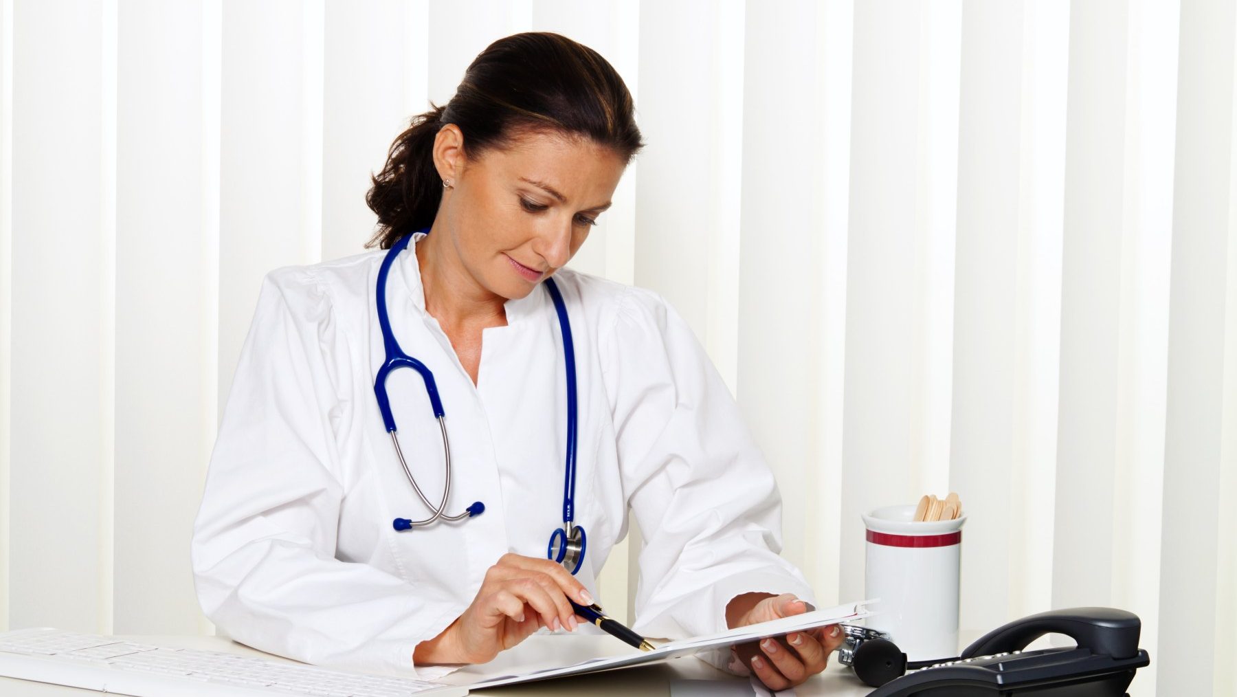 Patru medici de familie au încasat 14.500 de ore de gardă fără a lucra.