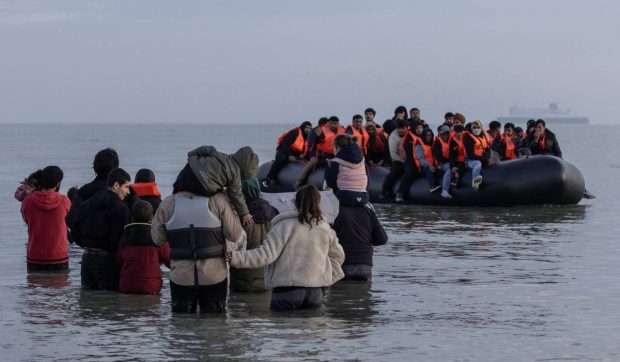 Metoda concepută de grupările albaneze pentru a aduce imigranți într-o țară europeană. Oameni nevinovați, implicați fără știre