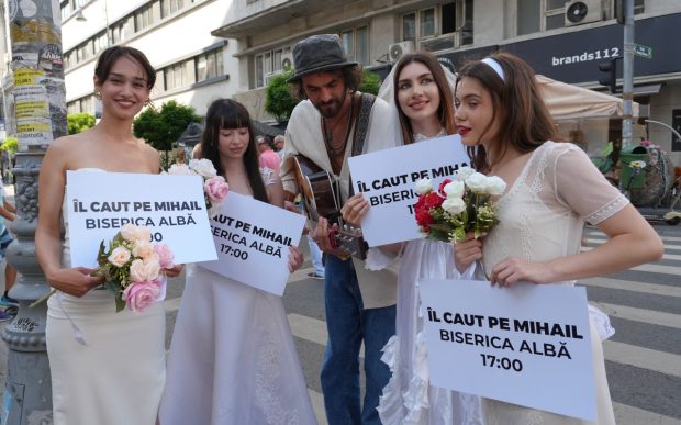 Imagine Stire Cine e Mihail, bărbatul pe care l-au căutat patru mirese pe Calea Victoriei: „Hai să fugim” | 2review.ro
