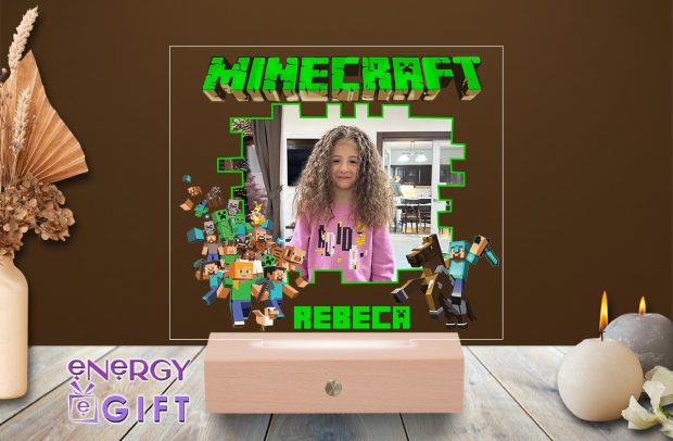 Personalizări fără limite: Lampa LED 3D cu personaj Minecraft și poza copilului tău