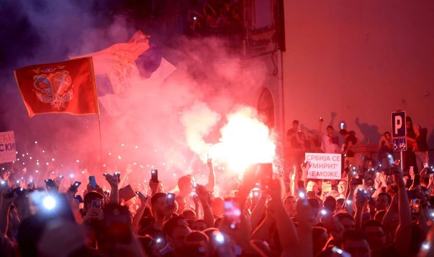 Vucic sfidează protestele de masă din Serbia: „Nu voi ceda, nu negociez cu teroriștii”/ Ciocniri cu poliția