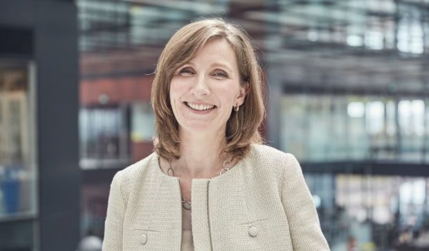 INTERVIU Moira Gilchrist, Philip Morris International: „Totul indică spre faptul că există opțiuni mult mai bune decât să continui să fumezi”