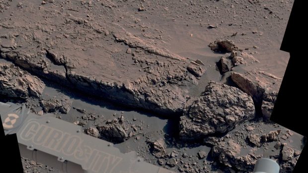 Roverul Curiosity a spart accidental o rocă pe Marte făcând o descoperire geologică neașteptată