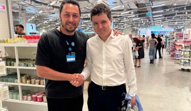 Nicușor Dan și-a dus fiica la cumpărături la Primark, în AFI Cotroceni