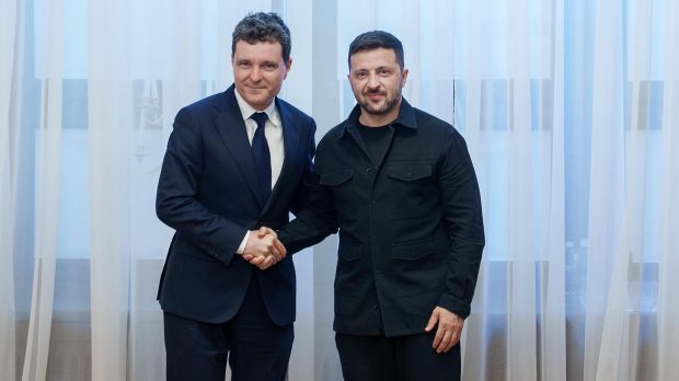 Nicușor Dan s-a întâlnit cu Volodimir Zelenski la summitul din Ucraina, într-un oraș vizat de atacurile rusești