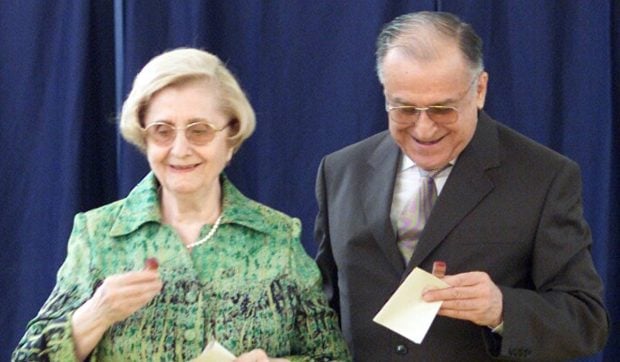 Cine este soția lui Ion Iliescu. Cum a început povestea de dragoste dintre fostul președinte și Nina, femeia care i-a fost alături aproape 8 decenii