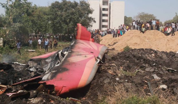 Pilotul Tarom care a evitat un dezastru în 1980, explică accidentul India Air: „O cedare de material, dar în mod cert sunt și supraviețuitori”