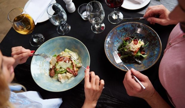 O fostă ministră din Croația și-a decontat ieșirile la restaurant din fonduri europene. Prejudiciul se ridică la 10.000 de euro
