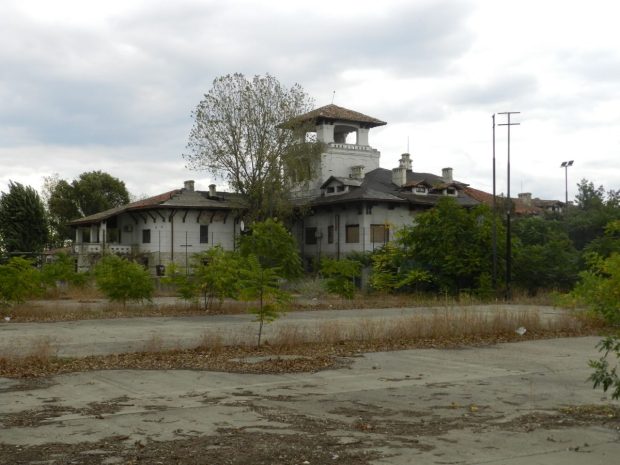 Povestea castelului Reginei Maria de la Mamaia. Transformat în cazino pentru ofițerii de aviație a devenit ținta unor teroriști care au încercat să plaseze o bombă în palat 