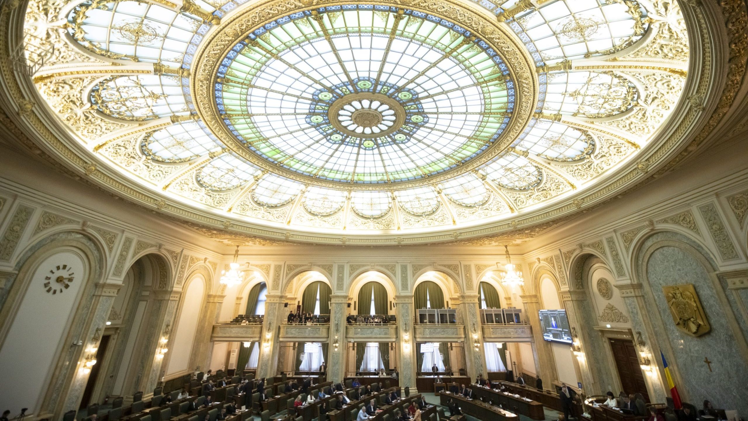 Parlamentari de la trei partide au format un grup suveranist pro-UE, care va vota alături de noul Guvern