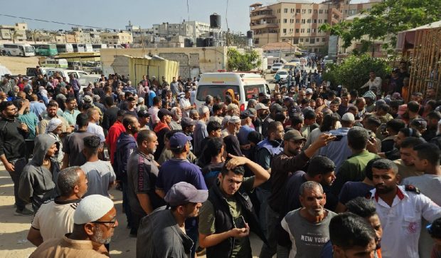 Zeci de palestinieni, împușcați de forțele israeliene în timp ce încercau să ia mâncare de la un centru de alimente