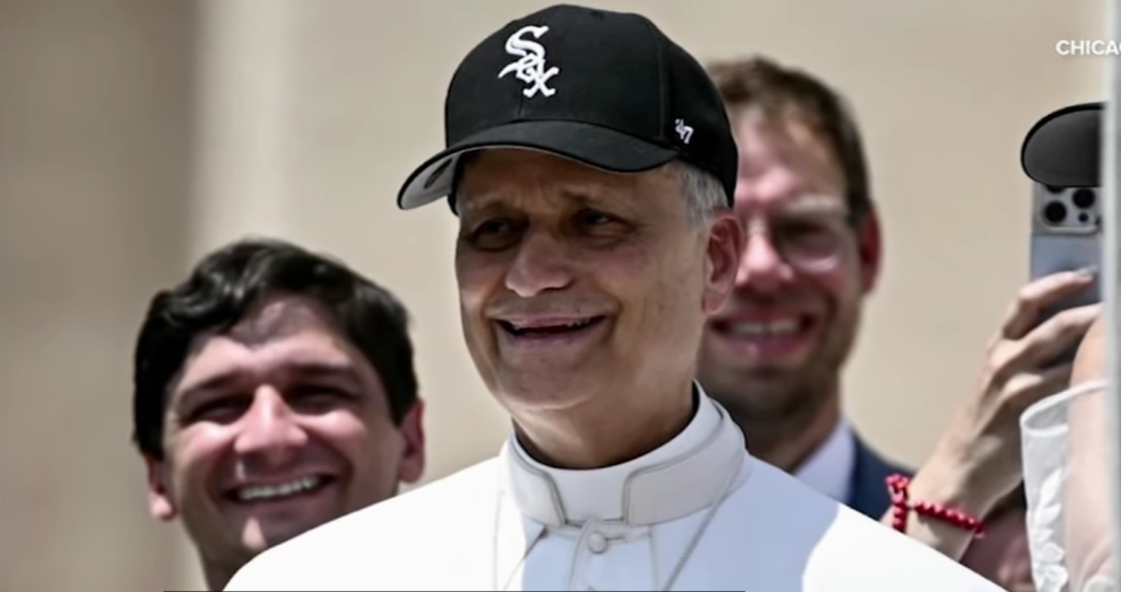 Papa Leon adoptă un look neașteptat, cu șapcă White Sox în loc de mitră I VIDEO