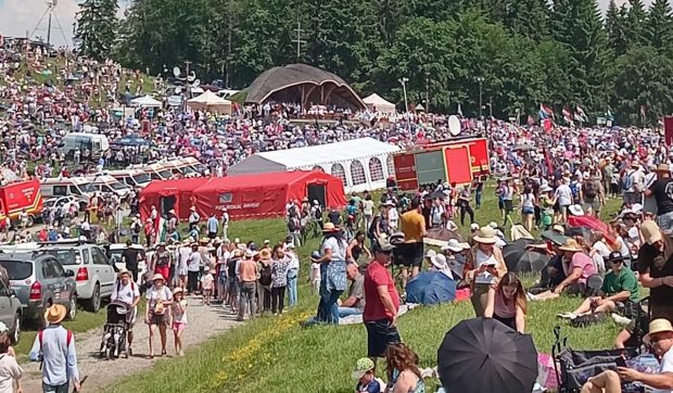 Peste 200 de persoane au avut nevoie de îngrijiri medicale la pelerinajul de Rusalii din Șumuleu Ciuc