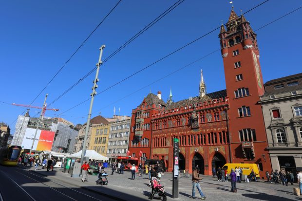 Un român a înjunghiat un bărbat, după ce s-au luat la pumni în Piața Gării Centrale din Basel. Suspectul a fost arestat