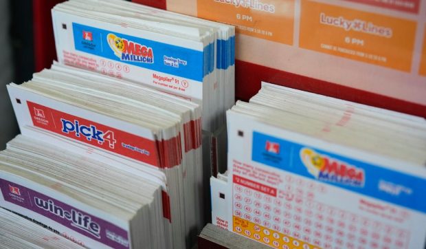 O femeie a câștigat 50.000 de dolari la loterie cu numerele recomandate de horoscopul zilnic: „Vreau mai mult”