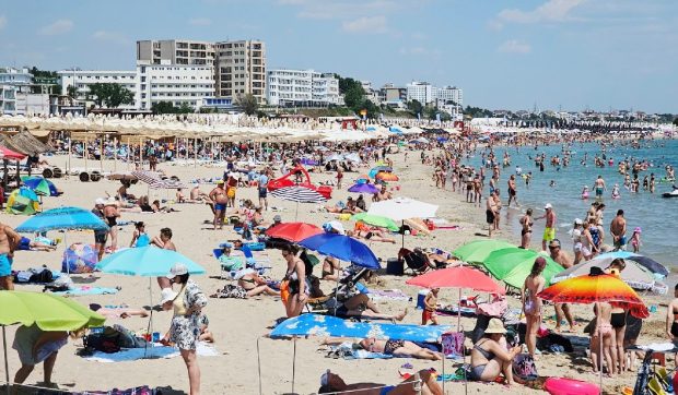 Vouchere de vacanță doar pentru bugetari cu salarii sub 6.000 lei