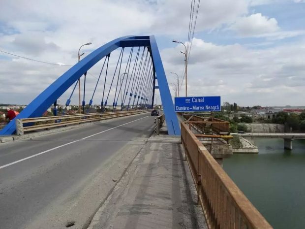 Un tânăr a murit după ce a sărit în apă de pe podul de la Murfatlar, încercând să facă o filmare