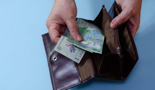 Subminarea internă a sistemului de pensii: cine primește banii lui cu țârâita și cine primește banii noștri cu nemiluita