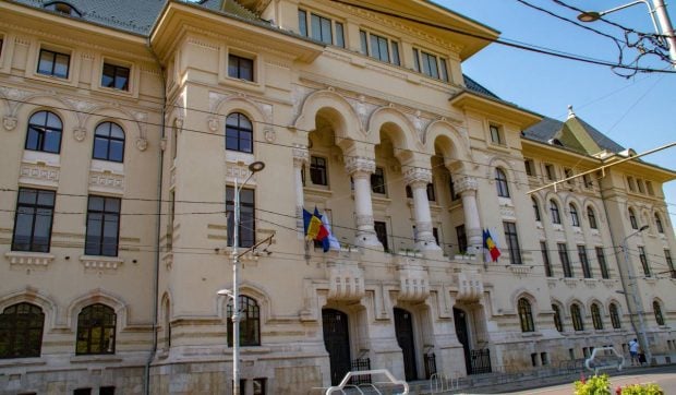 Salarii cu 46% mai mari decât media națională la Primăria Municipiului București. Angajații primesc de spor condiții vătămătoare de muncă