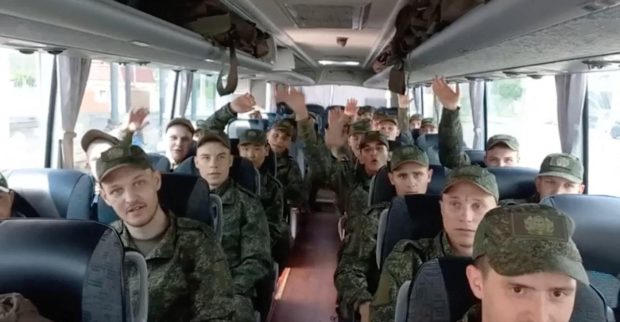 Soldați ruși schimbați cu prizonieri de război ucraineni au fost din nou capturați pe front