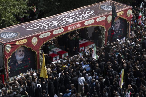 Iranul organizează funeralii de stat pentru liderii militari și oamenii de știință uciși în războiul cu Israel: „Moarte Americii!”