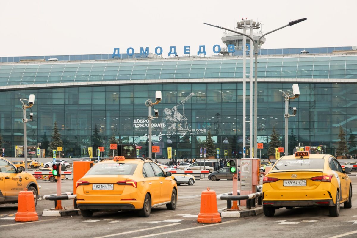 Un miliardar rus a rămas fără al doilea cel mai mare aeroport din Moscova, Domededovo, naționalizat de procuratura rusă