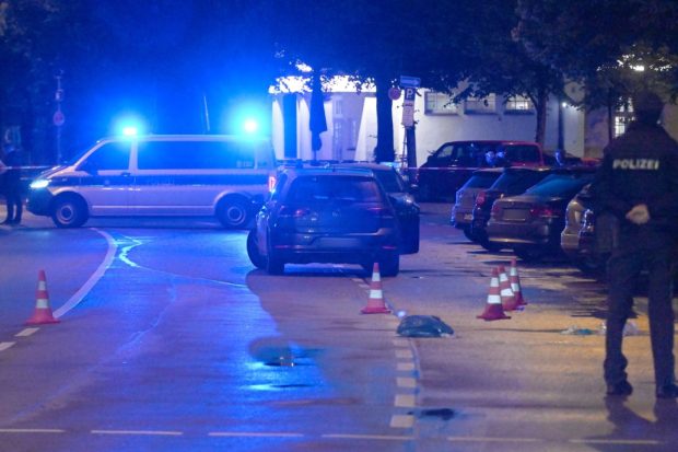 Atac cu cuțitul la Munchen. O femeie a rănit doi trecători, apoi a fost împușcată mortal de polițiști
