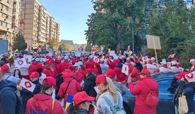 SANITAS amenință cu greva: Un proiect de OUG ca o cometă, primele măsuri de criză sunt cele împotriva salariaților cu venituri sub 10.000 de lei