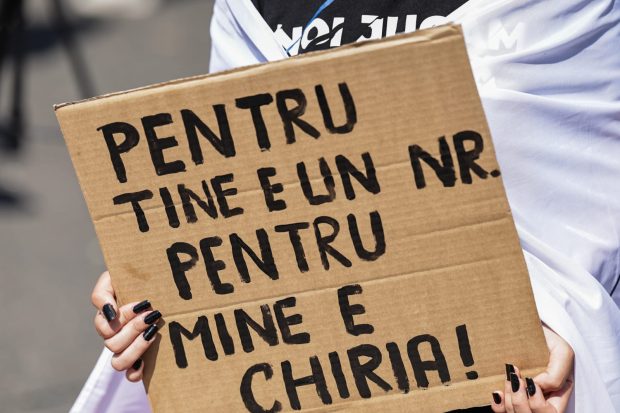Scandalul burselor tăiate ia amploare. La protestele de azi ale studenților s-au alăturat și elevii. Duminică se anunță noi ieșiri în stradă