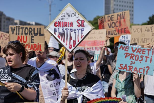 Studenții și elevii, pentru a treia zi în stradă. Protestele încep în această seară în Piața Universității